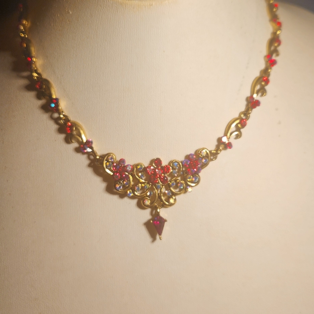 Elegant Floral Design Gold and Red Gemstone Necklace Matching Earrings